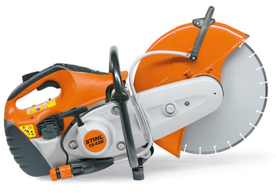 Troncatrice STIHL TS 420 in azione su un cantiere edile