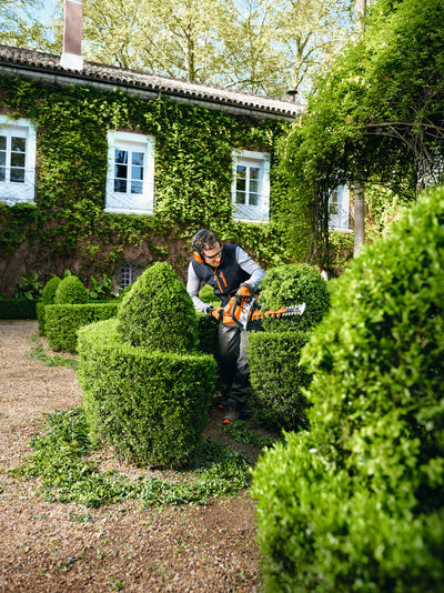 Vista laterale del tagliasiepi STIHL HS 56 CE
