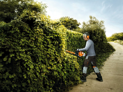 Particolare delle lame del tagliasiepi a scoppio STIHL HS 82 R