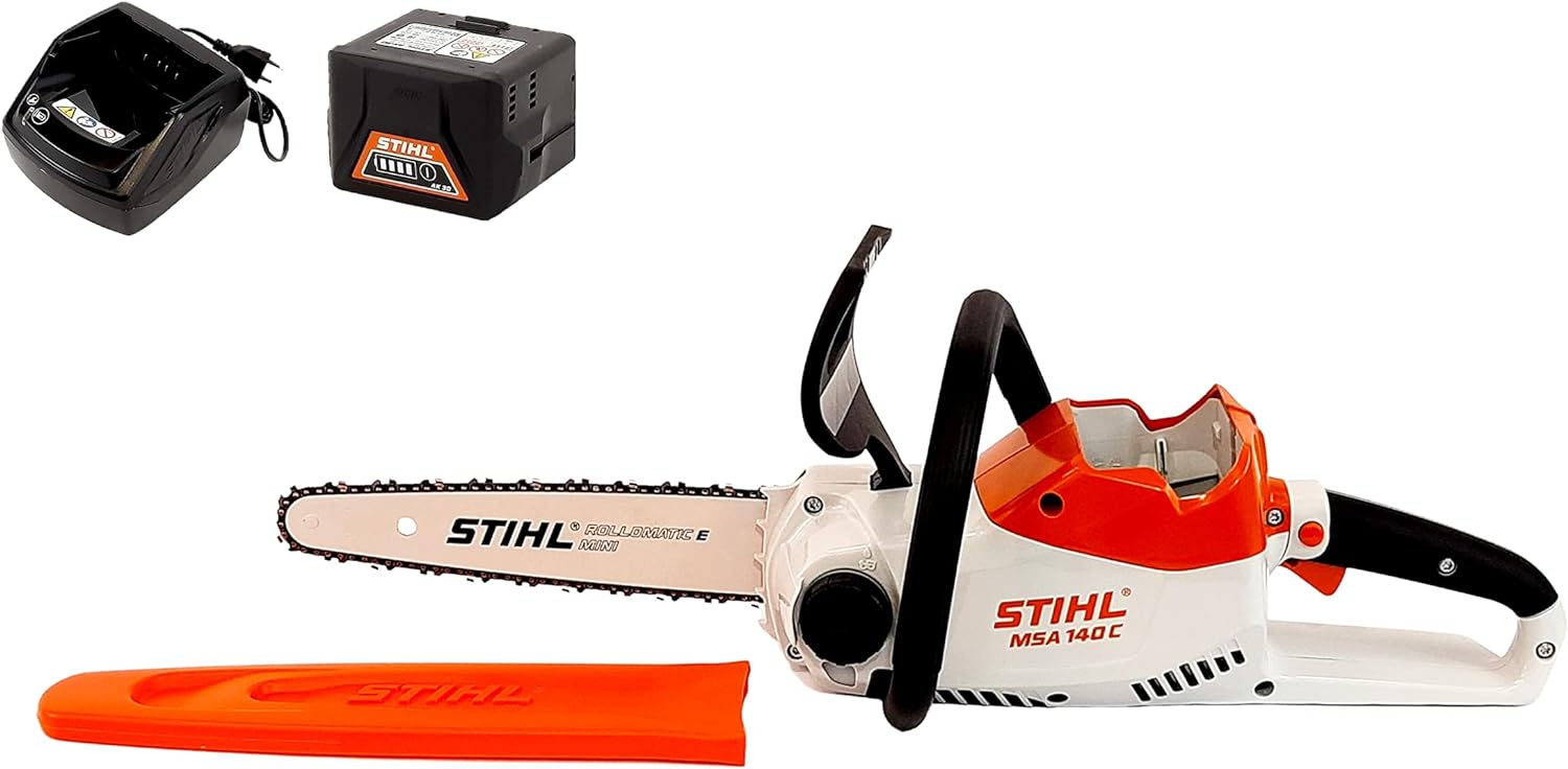 Motosega a batteria STIHL MSA 140 C con barra Rollomatic E Mini, protezione arancione per la lama, batteria agli ioni di litio AK 30 e caricabatterie. Strumento ideale per il giardinaggio e il taglio di legna.