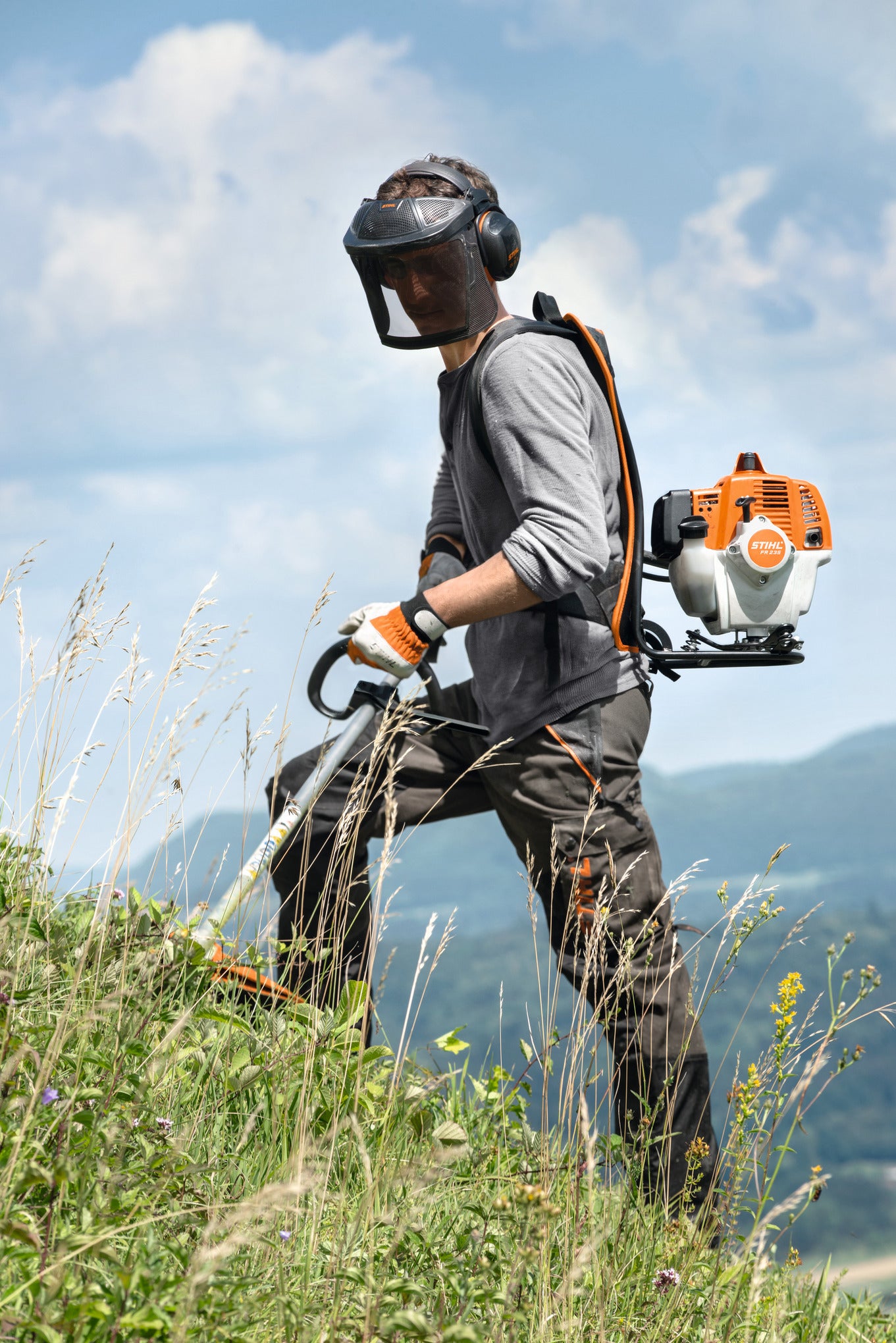 Decespugliatore spalleggiato Stihl FR 235 - Vista laterale