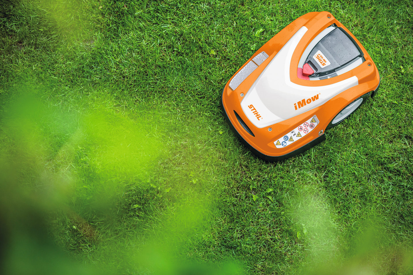 Ruote del Robot Tosaerba Stihl RMI 422 P, mostrando il profilo a trazione per un movimento stabile
