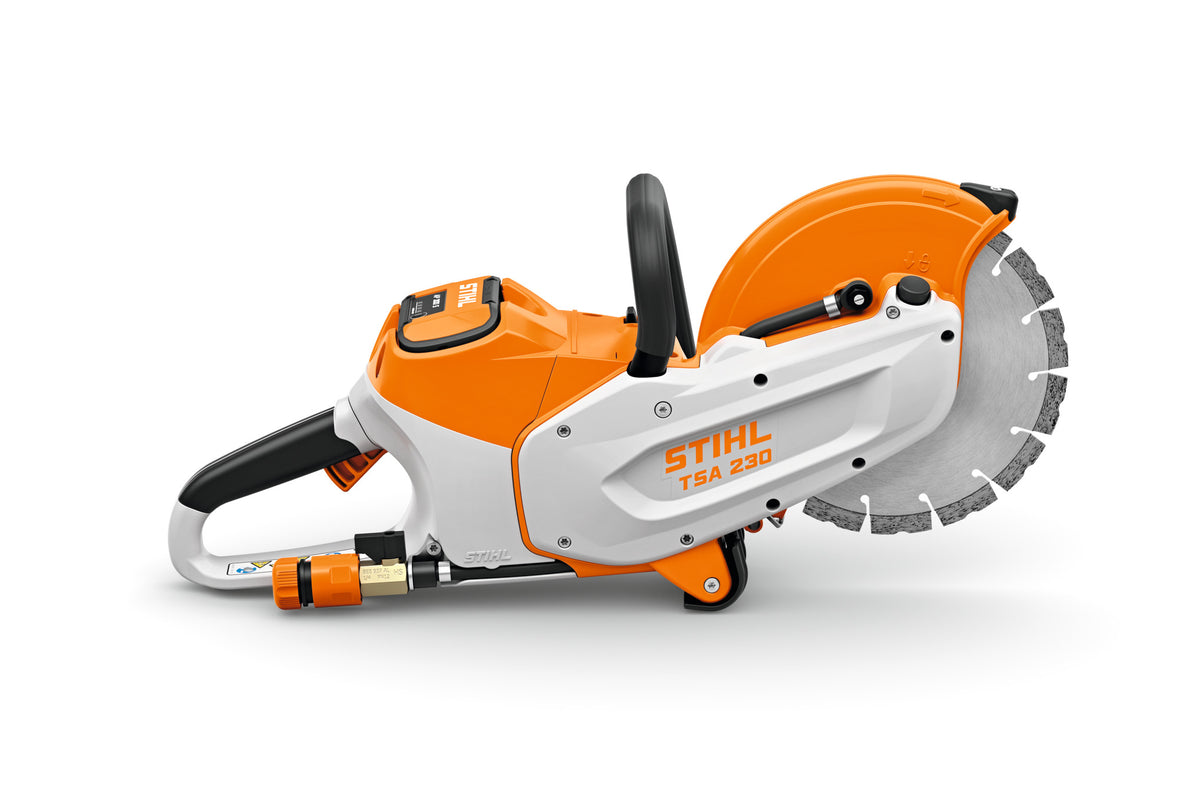 Troncatrice a batteria STIHL TSA 230 in uso
