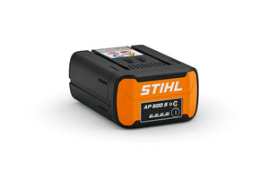 Vista frontale della batteria STIHL AP 500 S con interfaccia Bluetooth