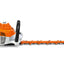 Tagliasiepi STIHL HS 56 CE in uso da un operatore