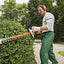 Tagliasiepi STIHL HS 56 CE poggiato a terra