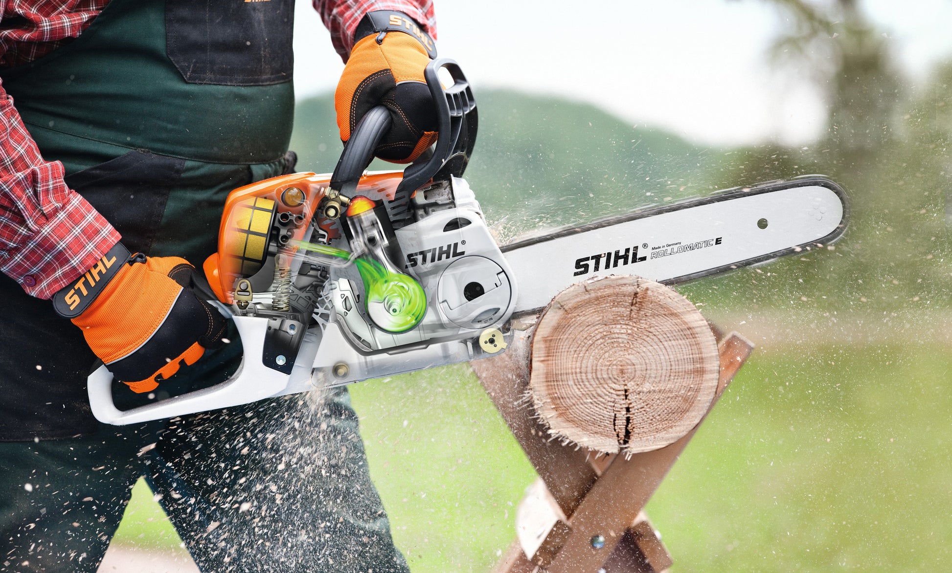 Motosega STIHL MS 231 in ambiente di lavoro boschivo