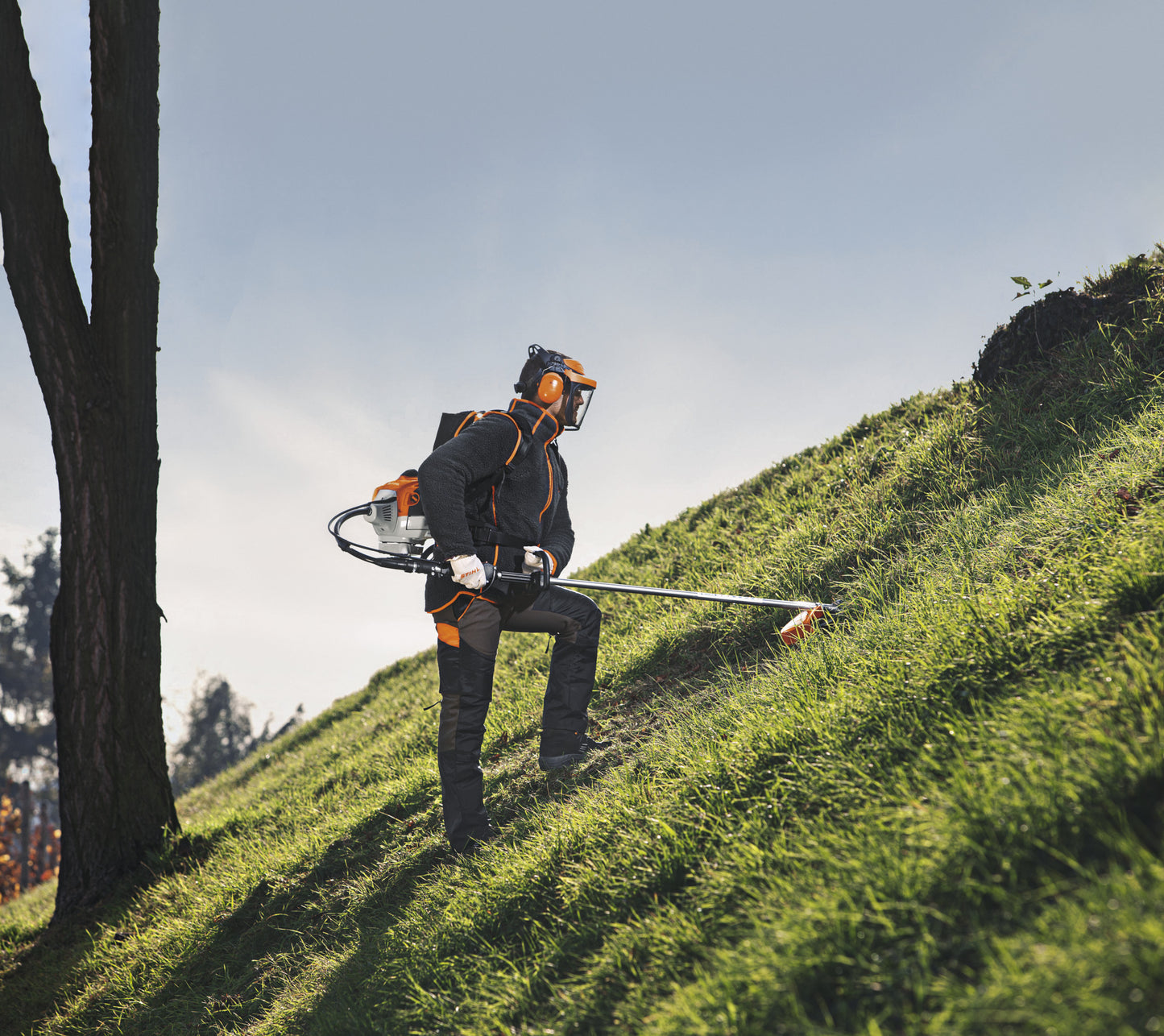 Dettaglio dell'impugnatura avvolgente del Decespugliatore STIHL FR 410 C-E