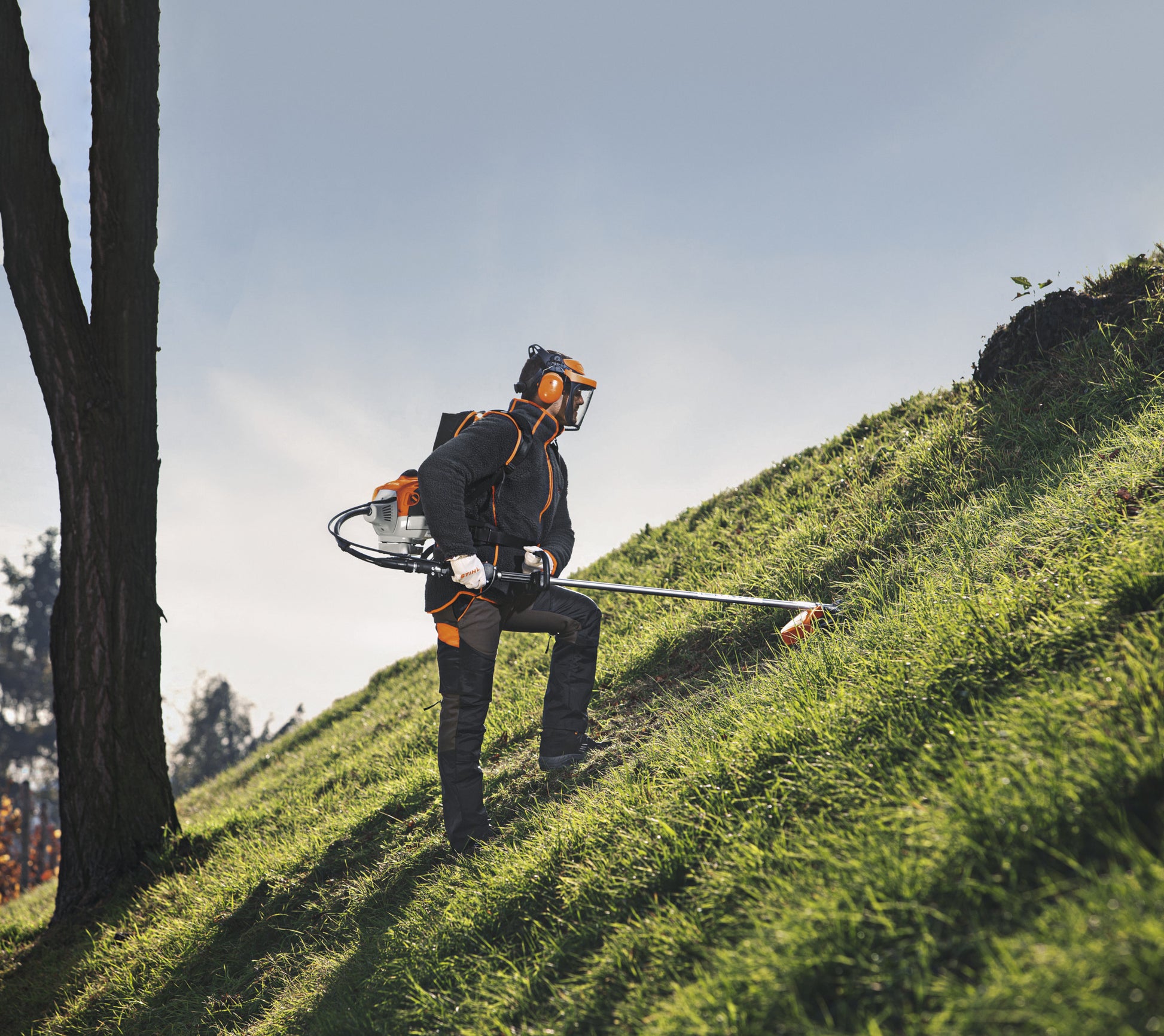 Dettaglio dell'impugnatura avvolgente del Decespugliatore STIHL FR 410 C-E