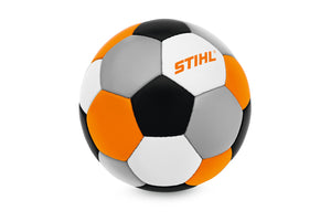 Pallone da calcio Stihl con rivestimento brillante e cucito a mano, dettaglio del disegno e del materiale