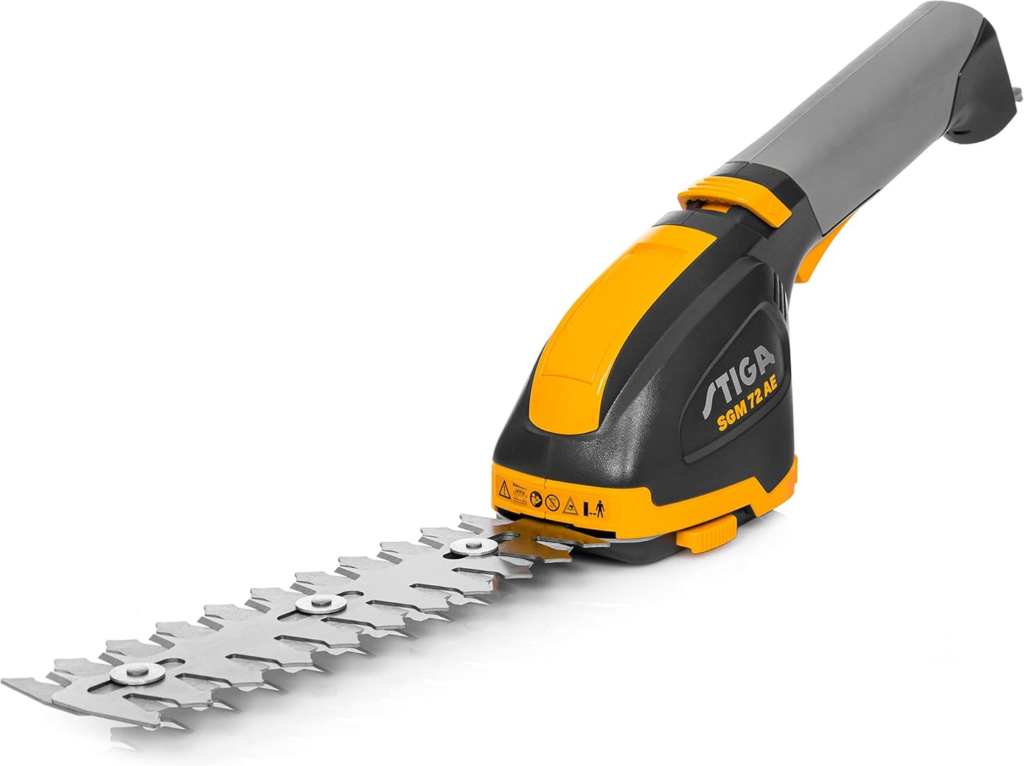 Tagliasiepi a batteria STIGA SGM 72 AE, leggero e maneggevole, ideale per la cura del giardino. Design ergonomico e lame in acciaio inossidabile per tagli precisi. Perfetto per cespugli e siepi. Batteria inclusa.