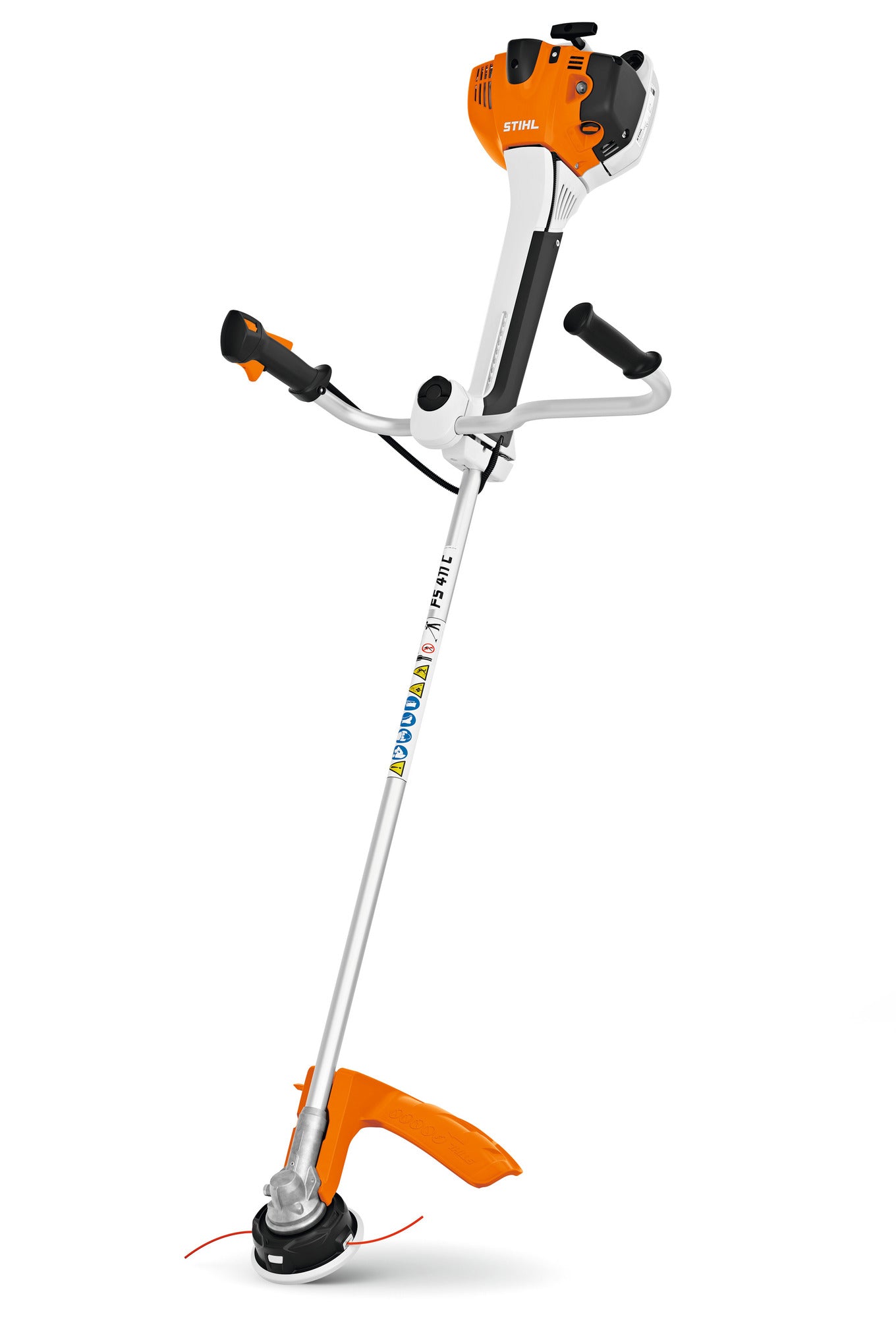 Decespugliatore STIHL FS 411 C-EM in azione, dettaglio del manico e sistema di taglio