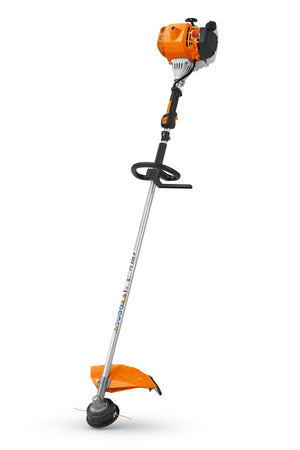 Decespugliatore Stihl FS 235 R in azione su erba e sterpaglie