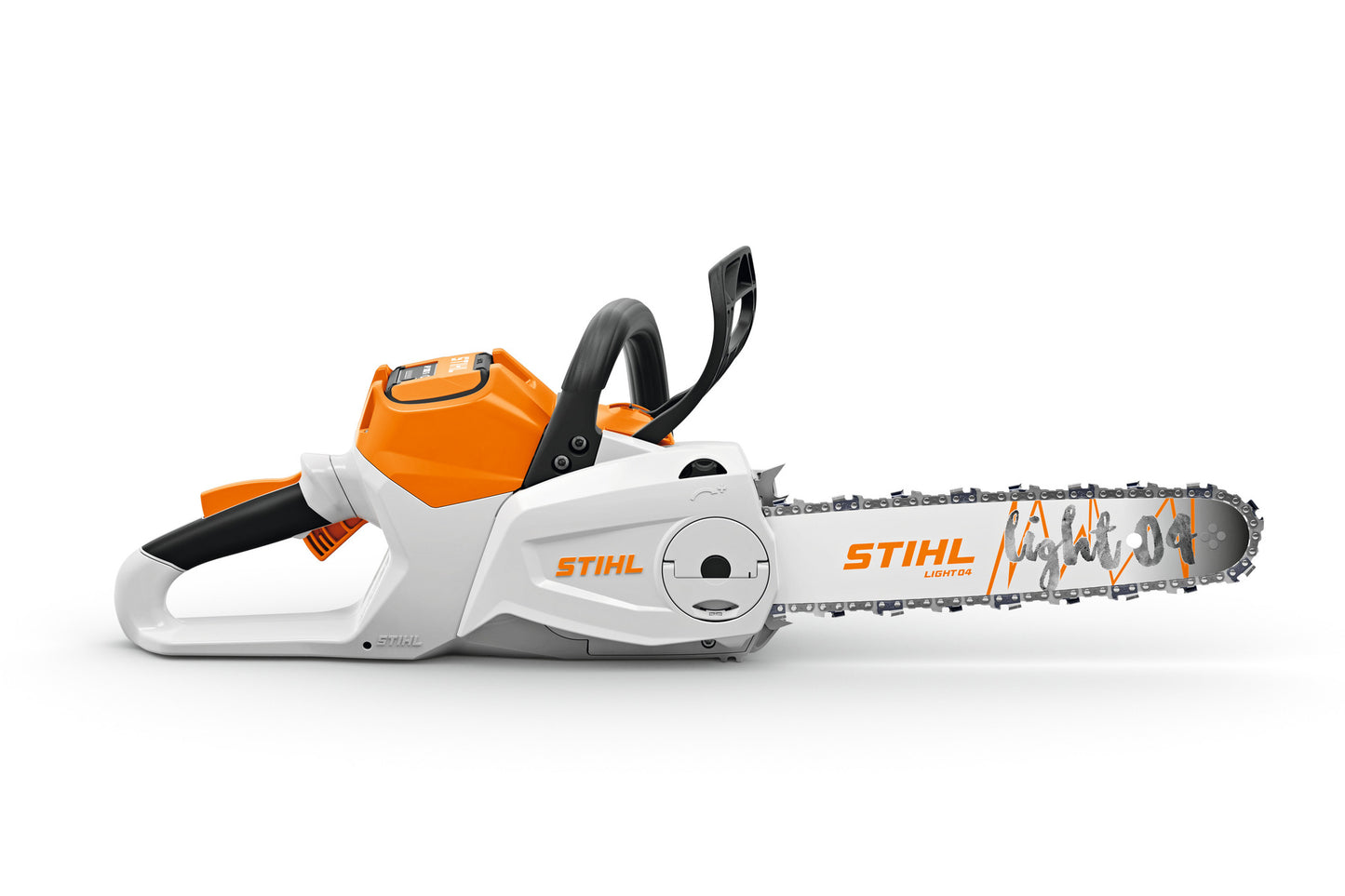 Motosega STIHL MSA 220 C-B a batteria in uso su tronco di legno