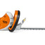 Tagliasiepi elettrico STIHL HSE 61 in uso su siepe verde