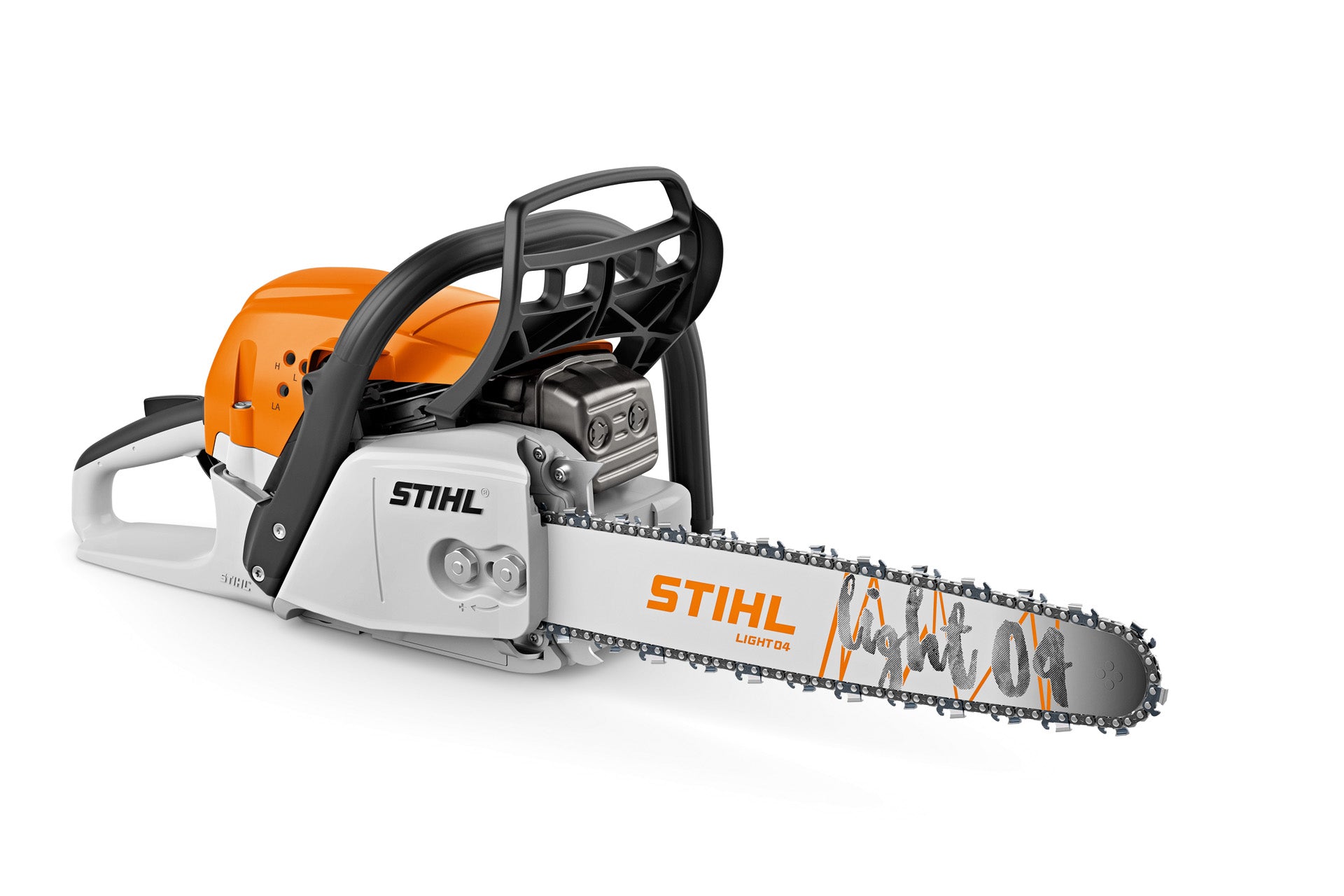 Utilizzo della motosega STIHL MS 271 durante il taglio della legna