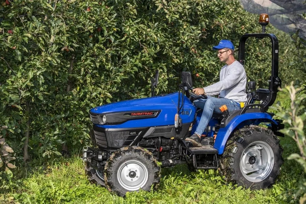 FARMTRAC 26 4RM – Trattore Compatto 25CV 4RM con Controllo Sforzo