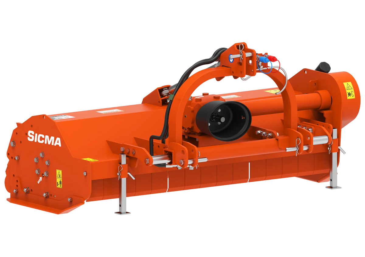 Vista prospettica frontale della trinciatrice Sicma TSN 155 spostabile, con dettagli del telaio robusto e attacco a tre punti.
