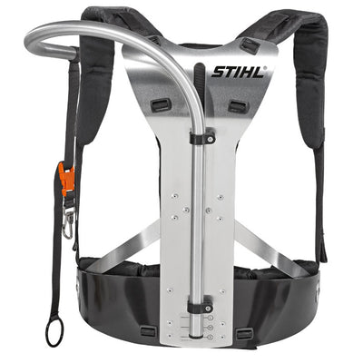 Sistema a Zaino RTS Stihl in utilizzo con tosasiepi all'aperto