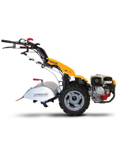 Motocoltivatore Pasquali SB28 PowerSafe giallo e nero, dotato di motore frontale e pneumatici robusti, progettato per lavori agricoli su terreni impegnativi. Equipaggiato con manubrio ergonomico e comandi di sicurezza, offre elevata efficienza e affidabilità grazie alla protezione della fresa e alla struttura resistente.